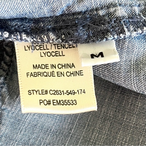 *SOLD* Anthropologie Cloth & Stone Split Back Chambray Button Down - Picture 9 of 10